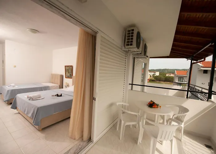 Otel Estia *