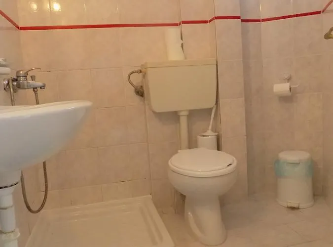 Estia Otel *