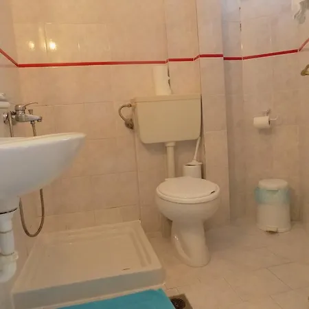Estia Hotel *