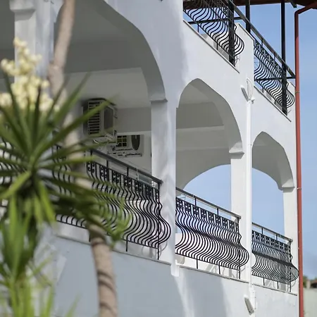 Estia Hotel *