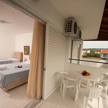 Hotel Estia *